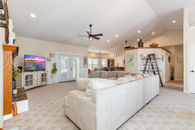 24820 S 638 Road, Grove, OK 74344