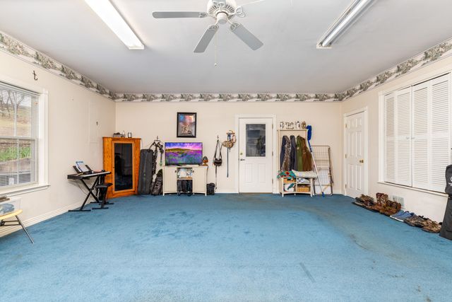 24820 S 638 Road, Grove, OK 74344