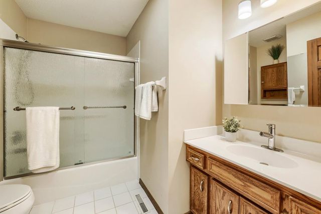18100 Judicial Way N, Lakeville, MN 55044