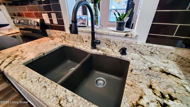 333 S Hubbards Ln, Louisville, KY 40207