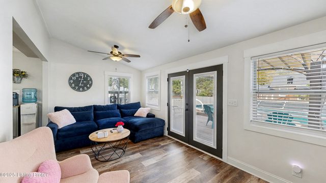 333 S Hubbards Ln, Louisville, KY 40207