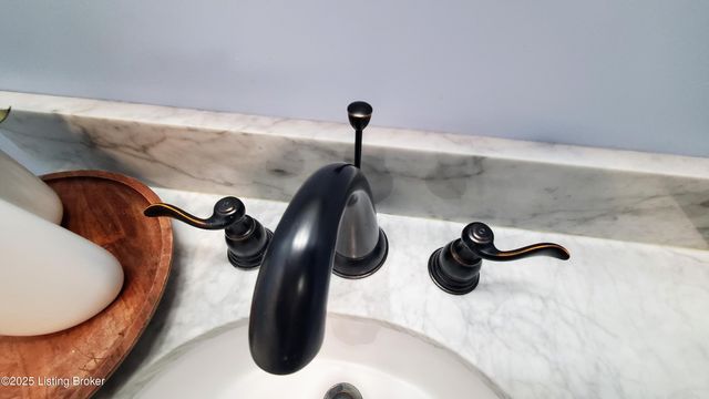 333 S Hubbards Ln, Louisville, KY 40207