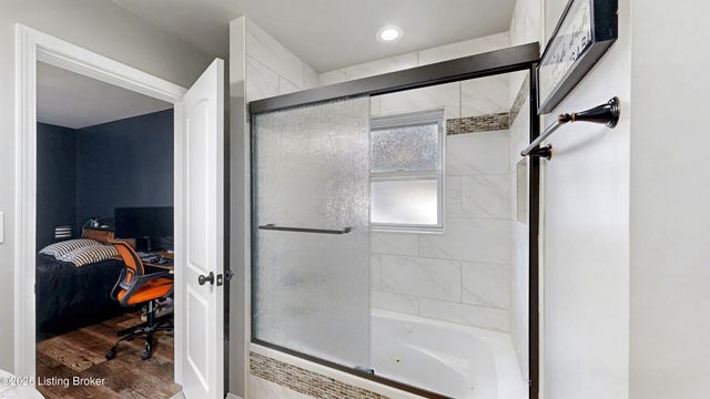 333 S Hubbards Ln, Louisville, KY 40207