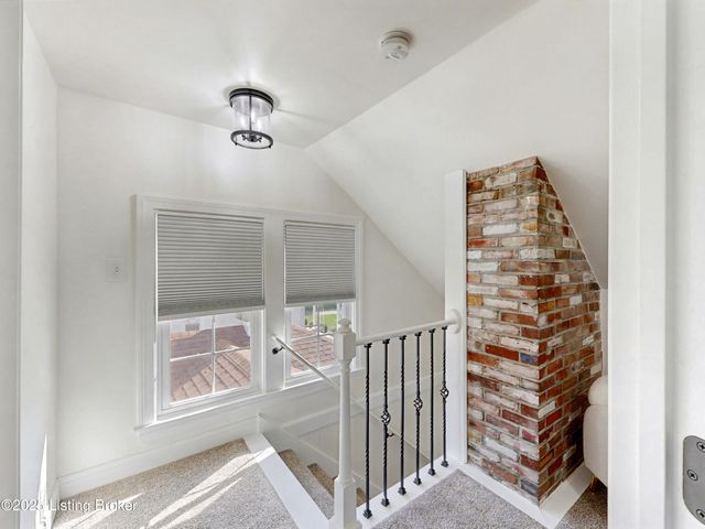 333 S Hubbards Ln, Louisville, KY 40207