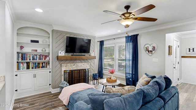 333 S Hubbards Ln, Louisville, KY 40207