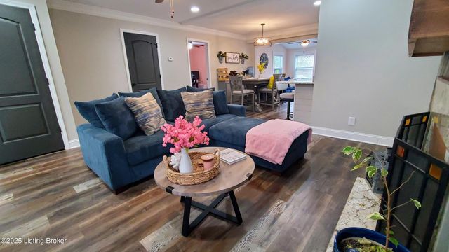 333 S Hubbards Ln, Louisville, KY 40207