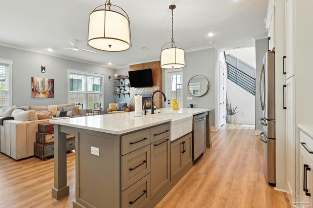 5610 Trout Ln, Pensacola, FL 32507