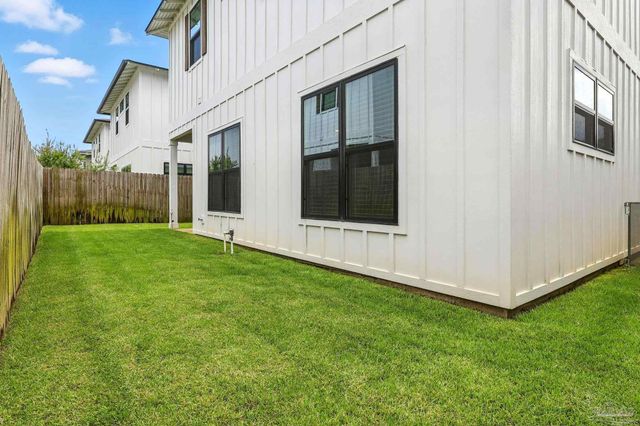 5610 Trout Ln, Pensacola, FL 32507