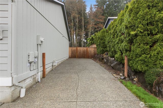 25608 Cumberland Way, Black Diamond, WA 98010