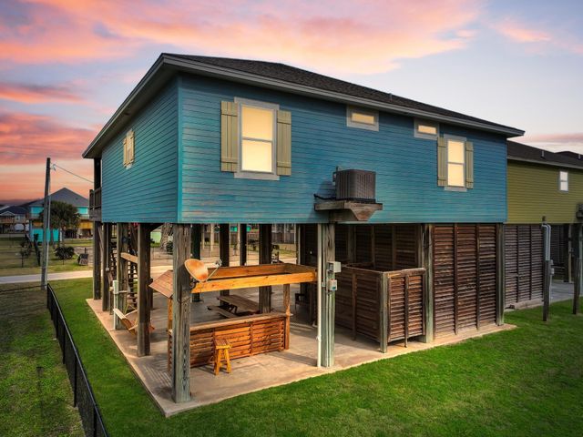 857 Wommack, Crystal Beach, TX 77650