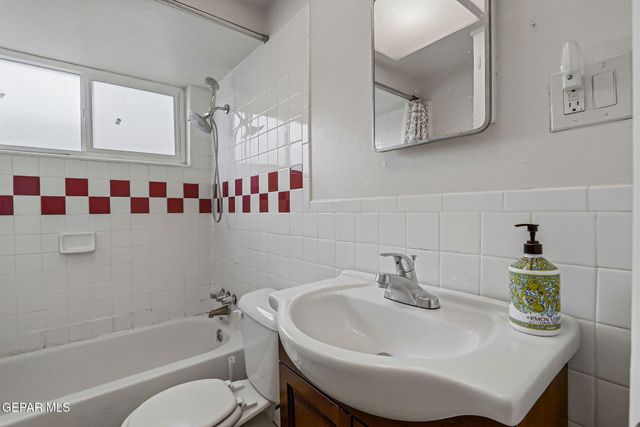 5620 Calgary Avenue, El Paso, TX 79924