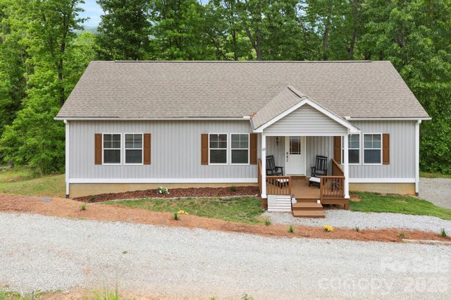 127 Cairens Ridge Drive, Mills River, NC 28759