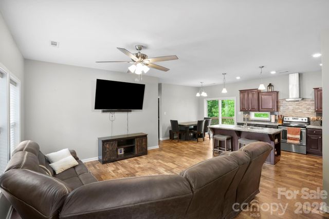 127 Cairens Ridge Drive, Mills River, NC 28759