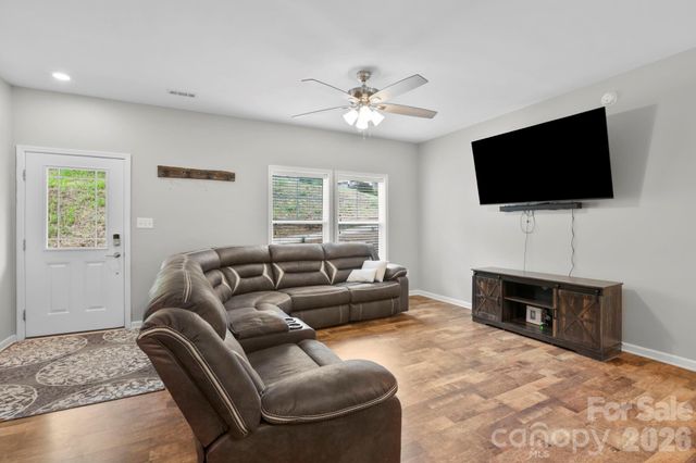 127 Cairens Ridge Drive, Mills River, NC 28759