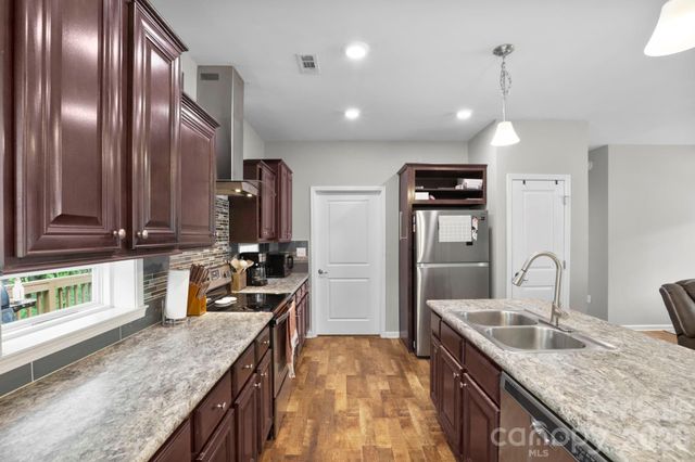127 Cairens Ridge Drive, Mills River, NC 28759