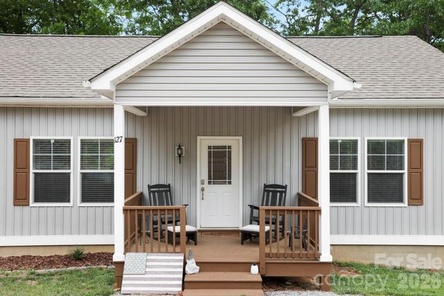 127 Cairens Ridge Drive, Mills River, NC 28759