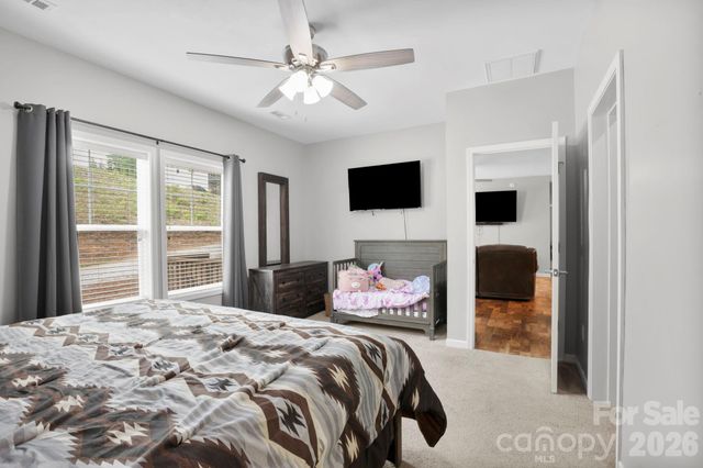 127 Cairens Ridge Drive, Mills River, NC 28759
