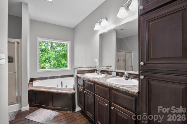 127 Cairens Ridge Drive, Mills River, NC 28759