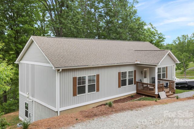 127 Cairens Ridge Drive, Mills River, NC 28759