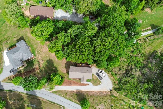 127 Cairens Ridge Drive, Mills River, NC 28759