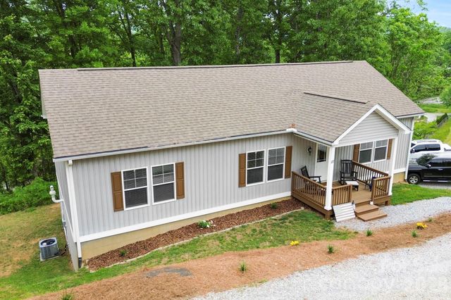 127 Cairens Ridge Drive, Mills River, NC 28759