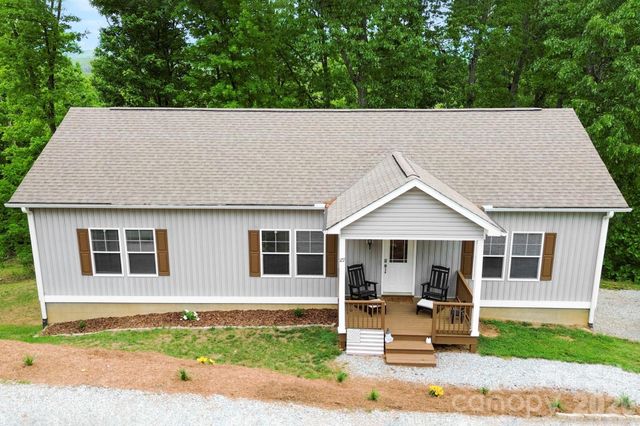 127 Cairens Ridge Drive, Mills River, NC 28759