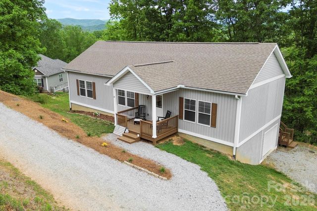 127 Cairens Ridge Drive, Mills River, NC 28759