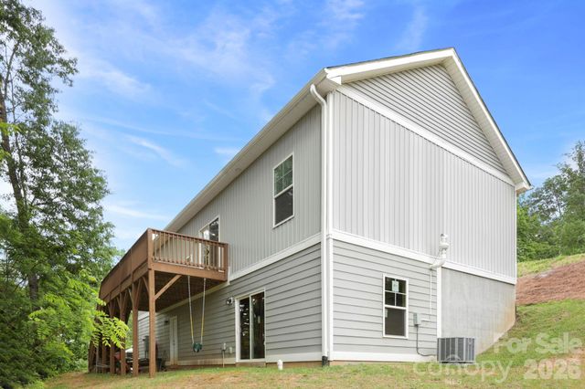 127 Cairens Ridge Drive, Mills River, NC 28759