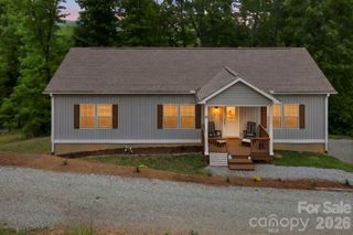 127 Cairens Ridge Drive, Mills River, NC 28759