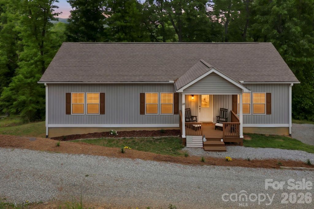 127 Cairens Ridge Drive, Mills River, NC 28759