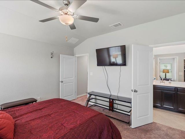 200 Grapefruit RD, Hutto, TX 78634