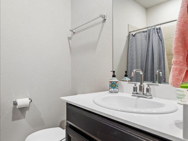 200 Grapefruit RD, Hutto, TX 78634