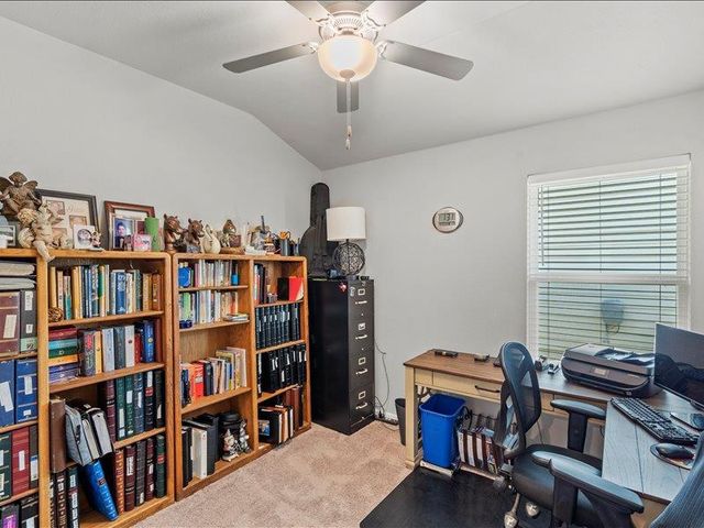 200 Grapefruit RD, Hutto, TX 78634