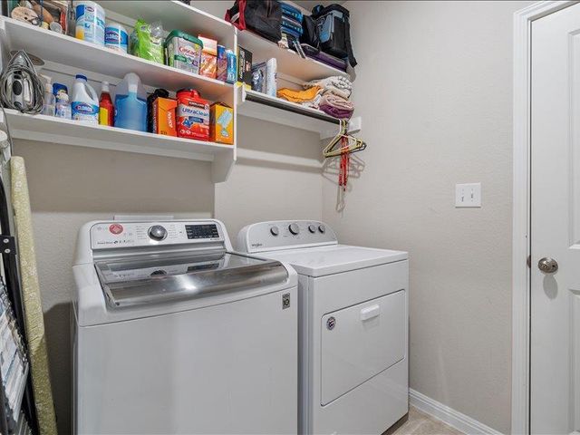 200 Grapefruit RD, Hutto, TX 78634