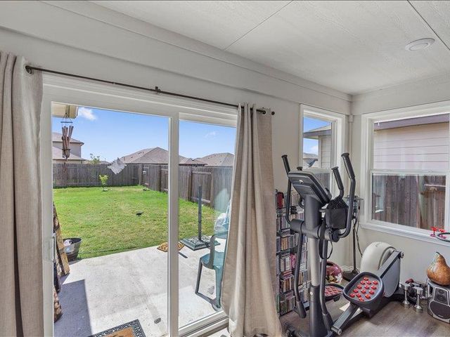 200 Grapefruit RD, Hutto, TX 78634