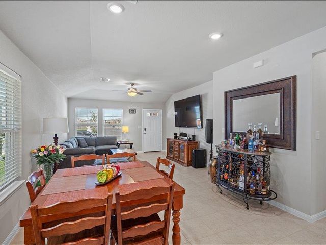 200 Grapefruit RD, Hutto, TX 78634