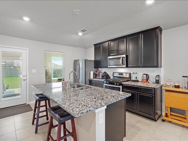 200 Grapefruit RD, Hutto, TX 78634