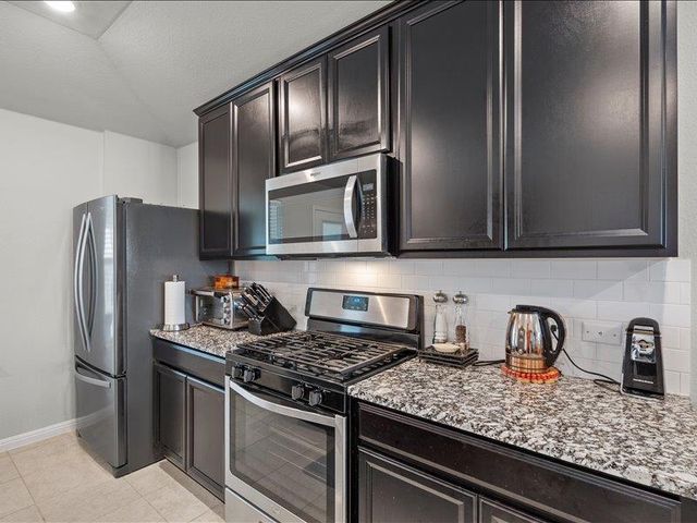 200 Grapefruit RD, Hutto, TX 78634