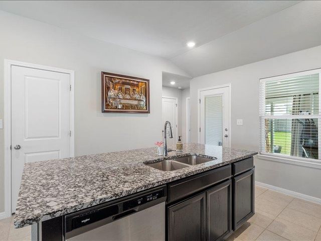 200 Grapefruit RD, Hutto, TX 78634