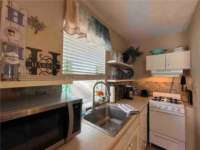 85 Augusta Circle, Aransas Pass, TX 78336