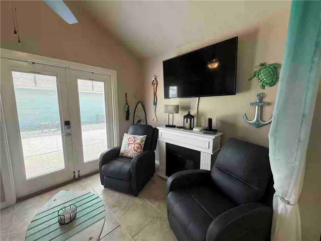 85 Augusta Circle, Aransas Pass, TX 78336
