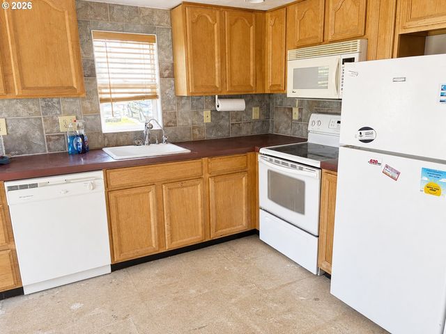 495 N WAHANNA Rd, Seaside, OR 97138