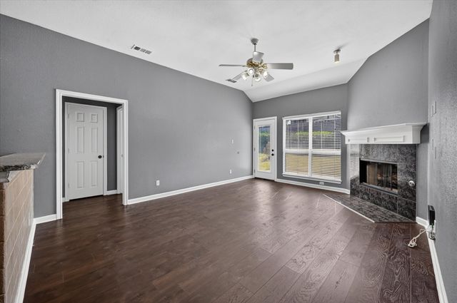 2060 Kenny Court, Lewisville, TX 75067