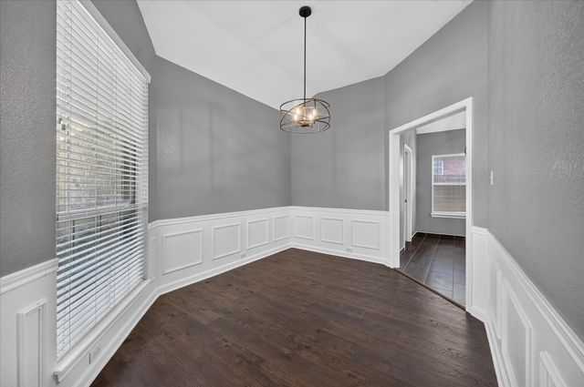 2060 Kenny Court, Lewisville, TX 75067