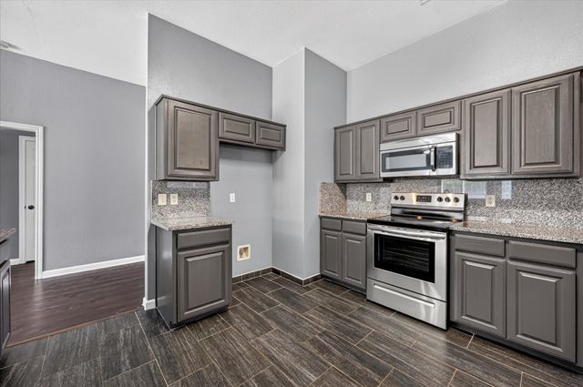 2060 Kenny Court, Lewisville, TX 75067