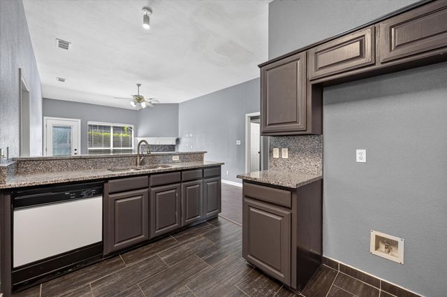 2060 Kenny Court, Lewisville, TX 75067