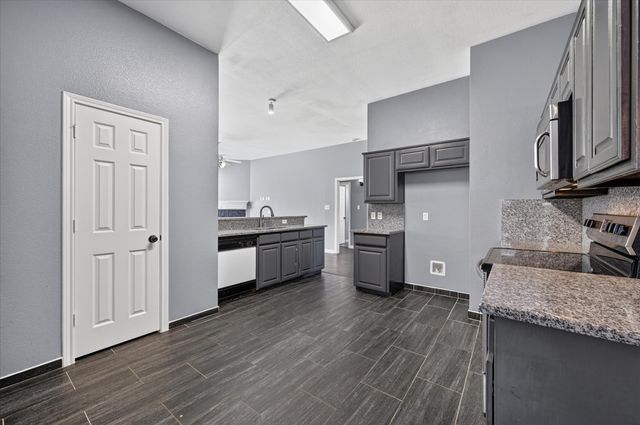 2060 Kenny Court, Lewisville, TX 75067