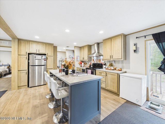 121 JANET Drive, Hollister, FL 32147