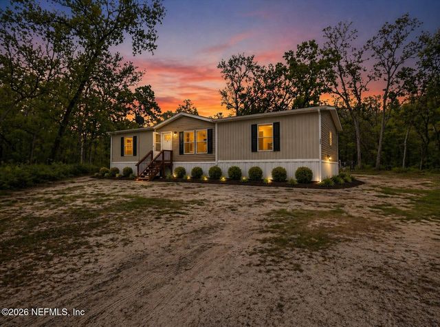 121 JANET Drive, Hollister, FL 32147