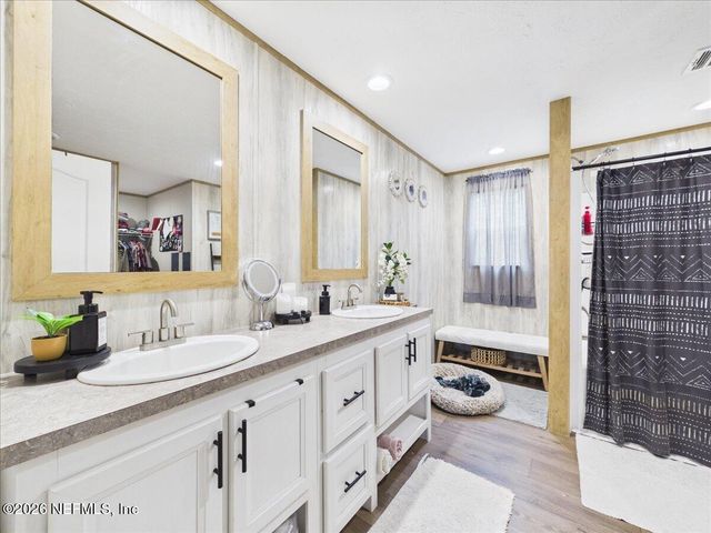 121 JANET Drive, Hollister, FL 32147